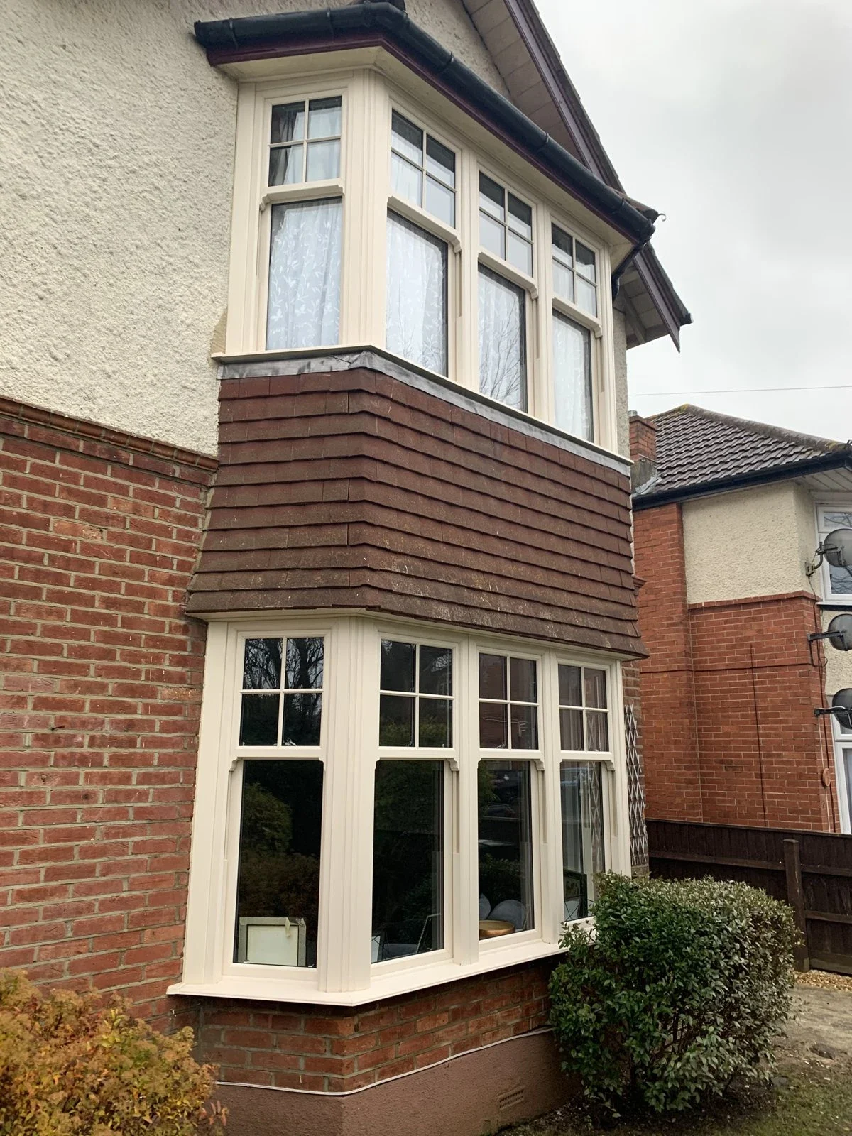 Cream uPVC sliding sash bay windows