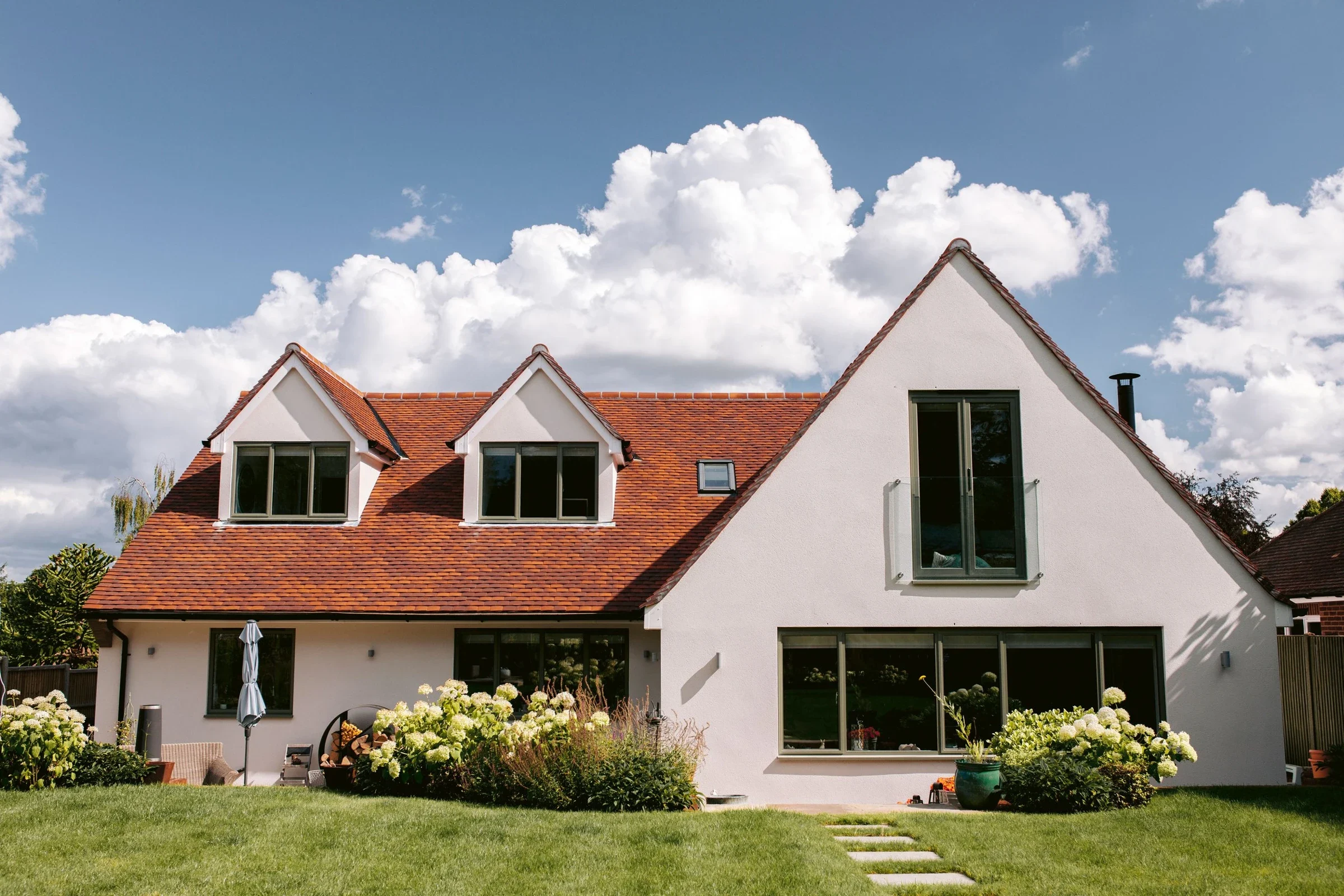 Two-story house with aluminium windows, doors and a Juliet balcony